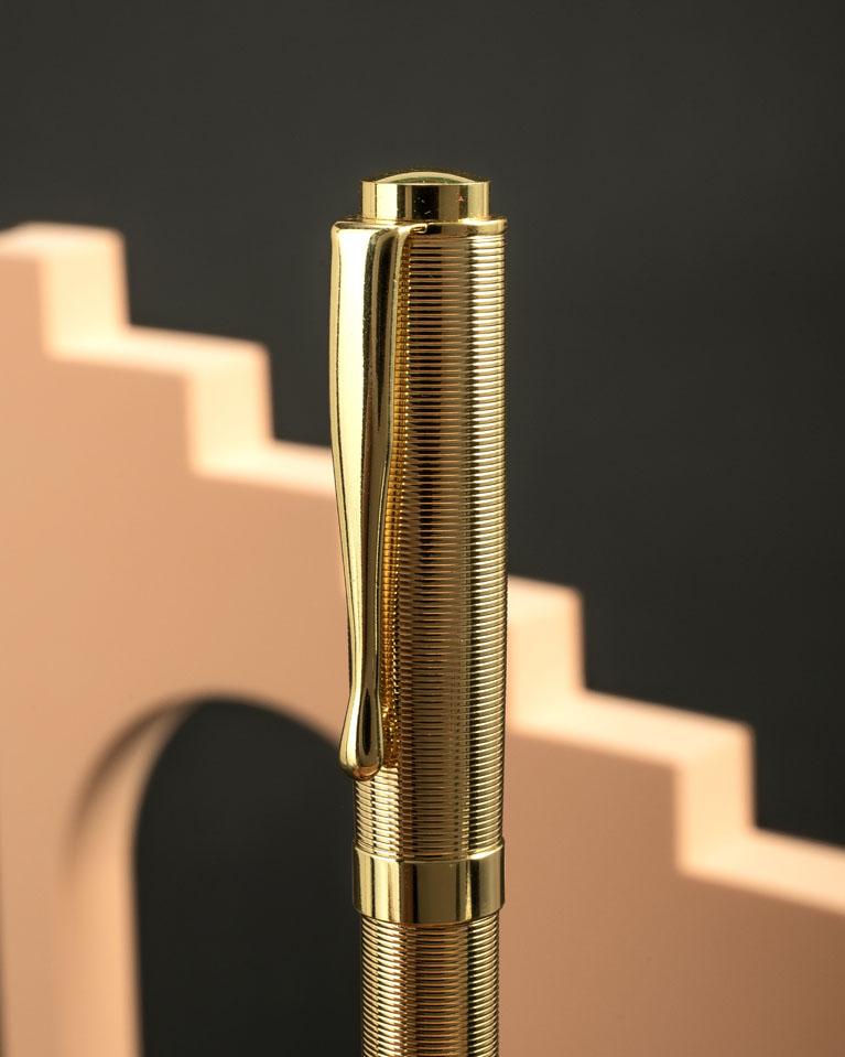قلم رجالي ذهبي مخطط معدني فاخر راقي