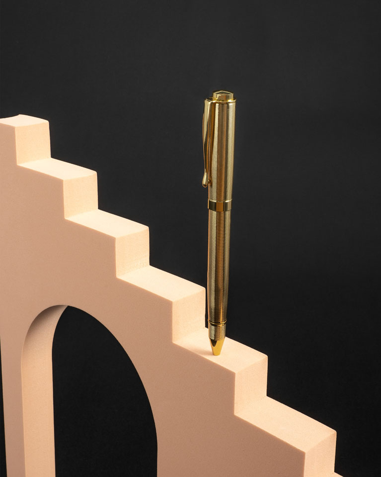 قلم رجالي ذهبي مخطط معدني فاخر راقي