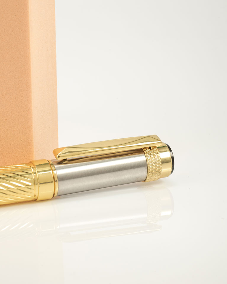 قلم رجالي فاخر ذهبي وفضي معدني