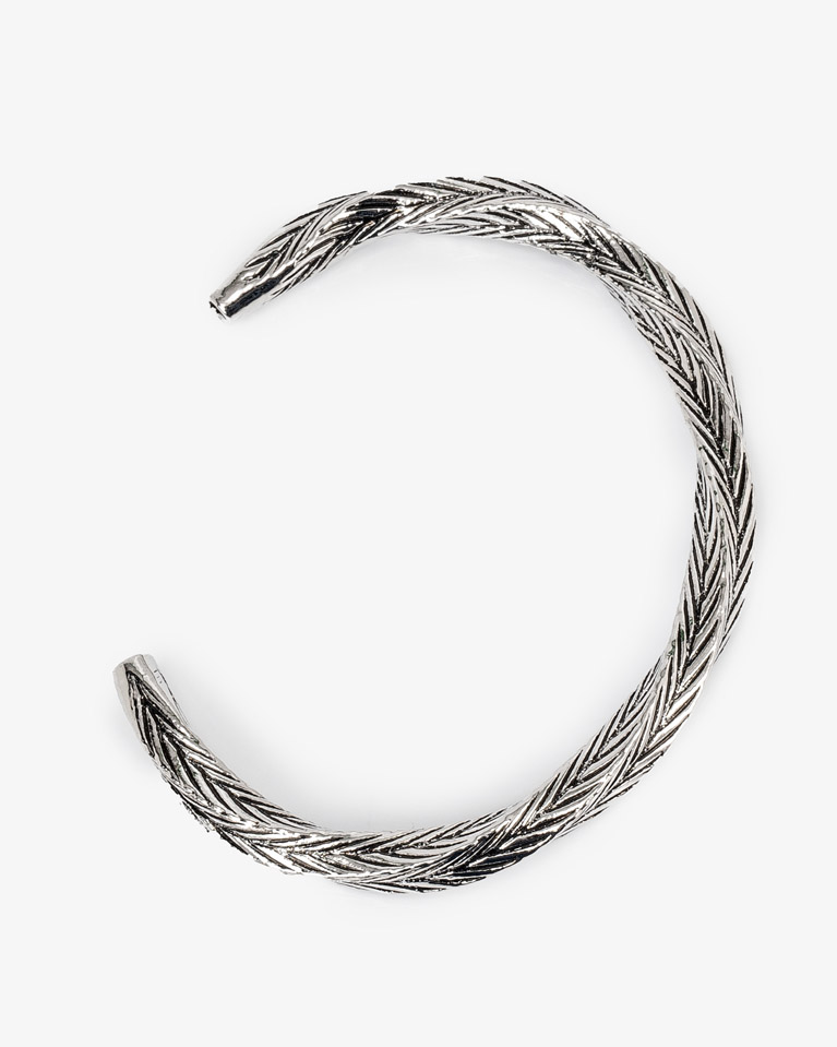 سوار معصم فضي مقلم ستانلس ستيل أنيق