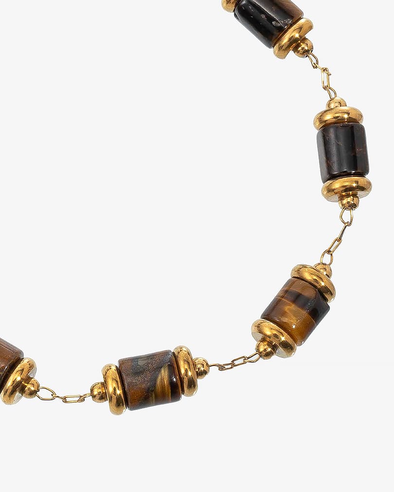 سوار عين النمر بتصميم فخم ولمسات ذهبية