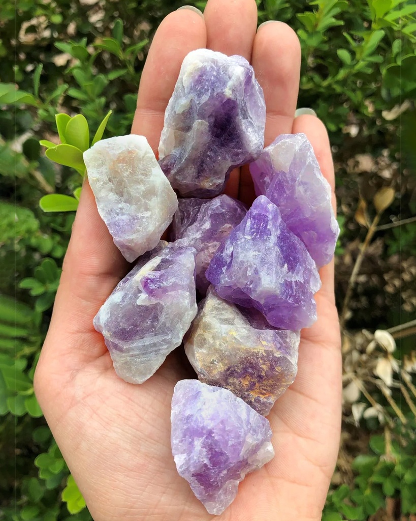 سلسلة الجمشت الطبيعي المزين باللؤلؤ