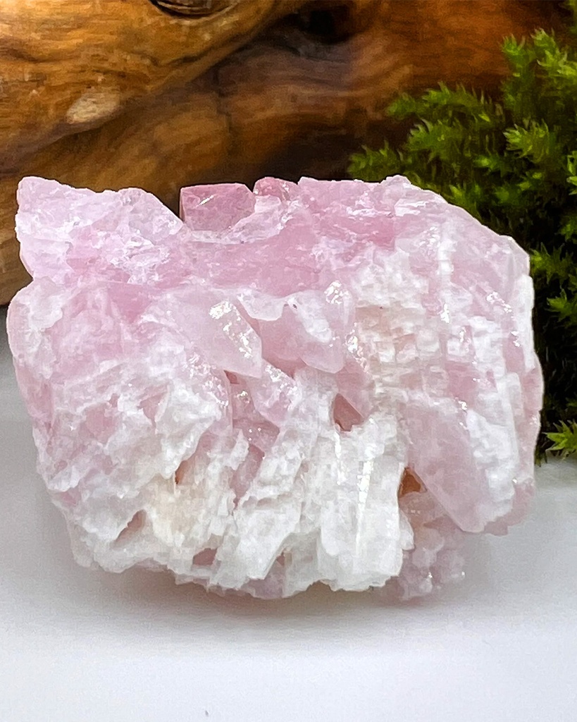 سلسلة الكوارتز الوردي والجاد الطبيعي