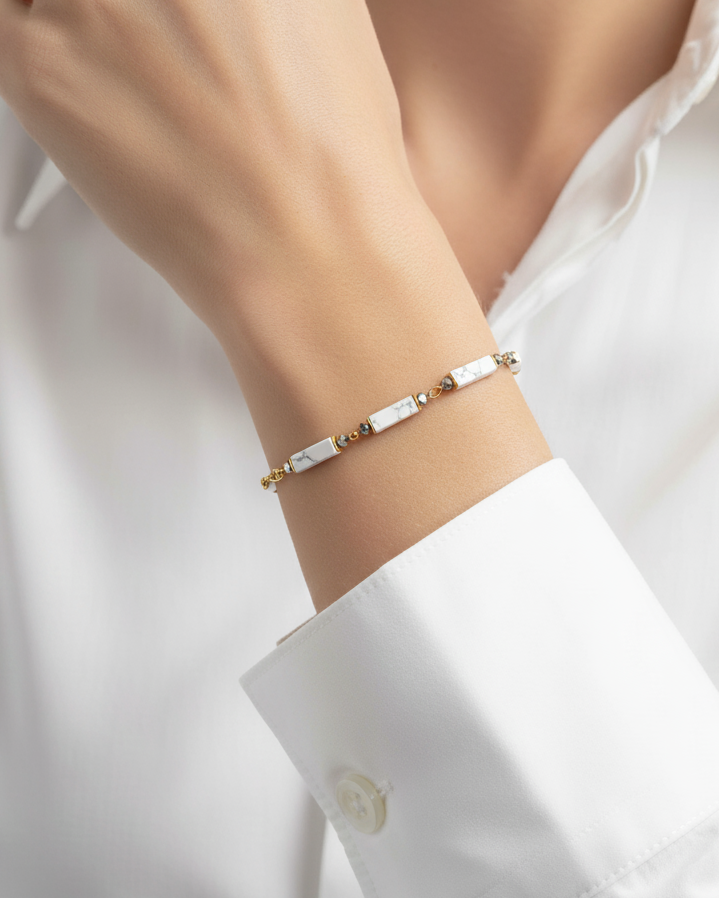 سوار أنيق بحجر الماربل الأبيض والذهبي