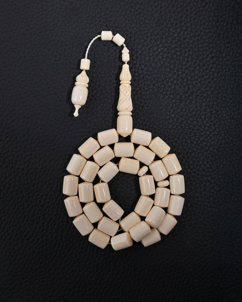 سبحة عاج ناب الفيل… رقيّ يجذب الأنظار بصمت