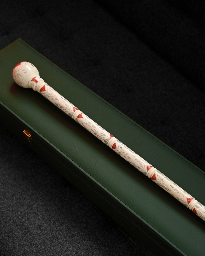 عكاز فاخر عاج طبيعي ومرجان