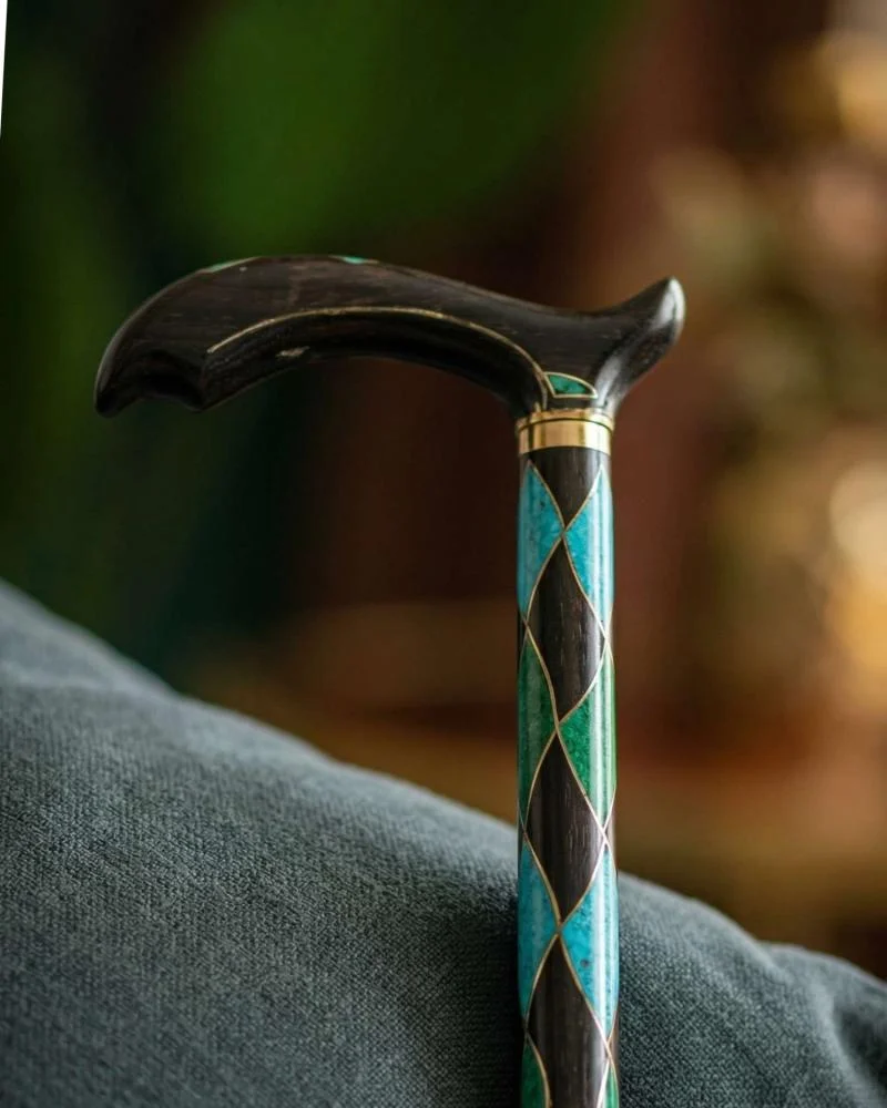 عصا عكاز ايبانوس مزخرف شبيه الملاكيت والفيروز