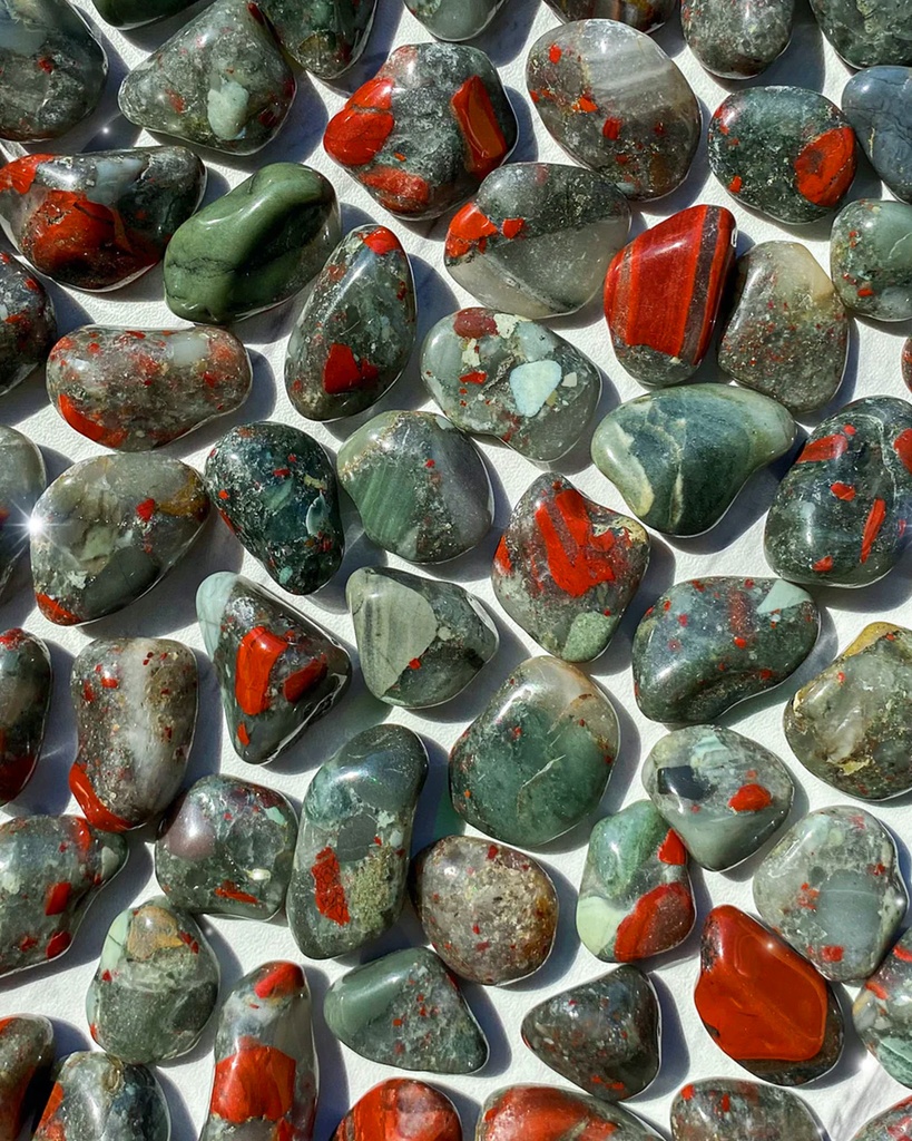 سبحة حجر الدم بقصة الاماس الفاخرة