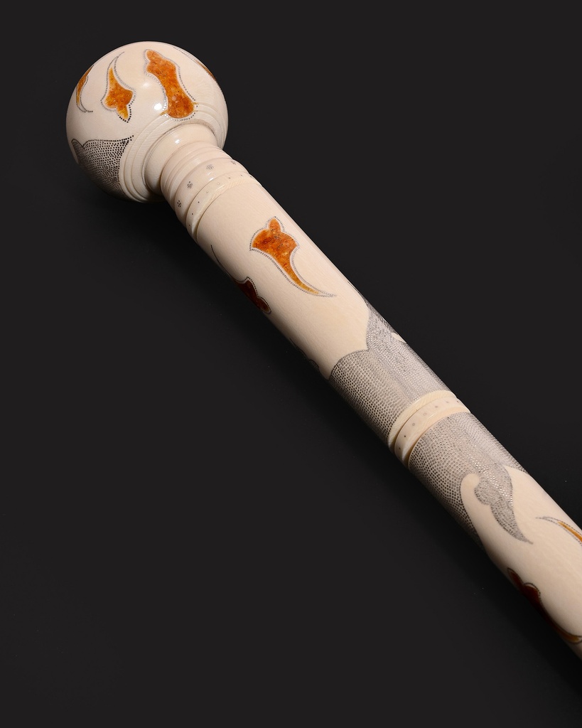 عكاز عاج الفيل وكهرمان ملكي