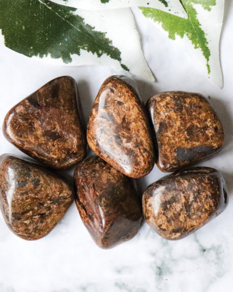 سبحة انيقة حجر برونزيت طبيعي