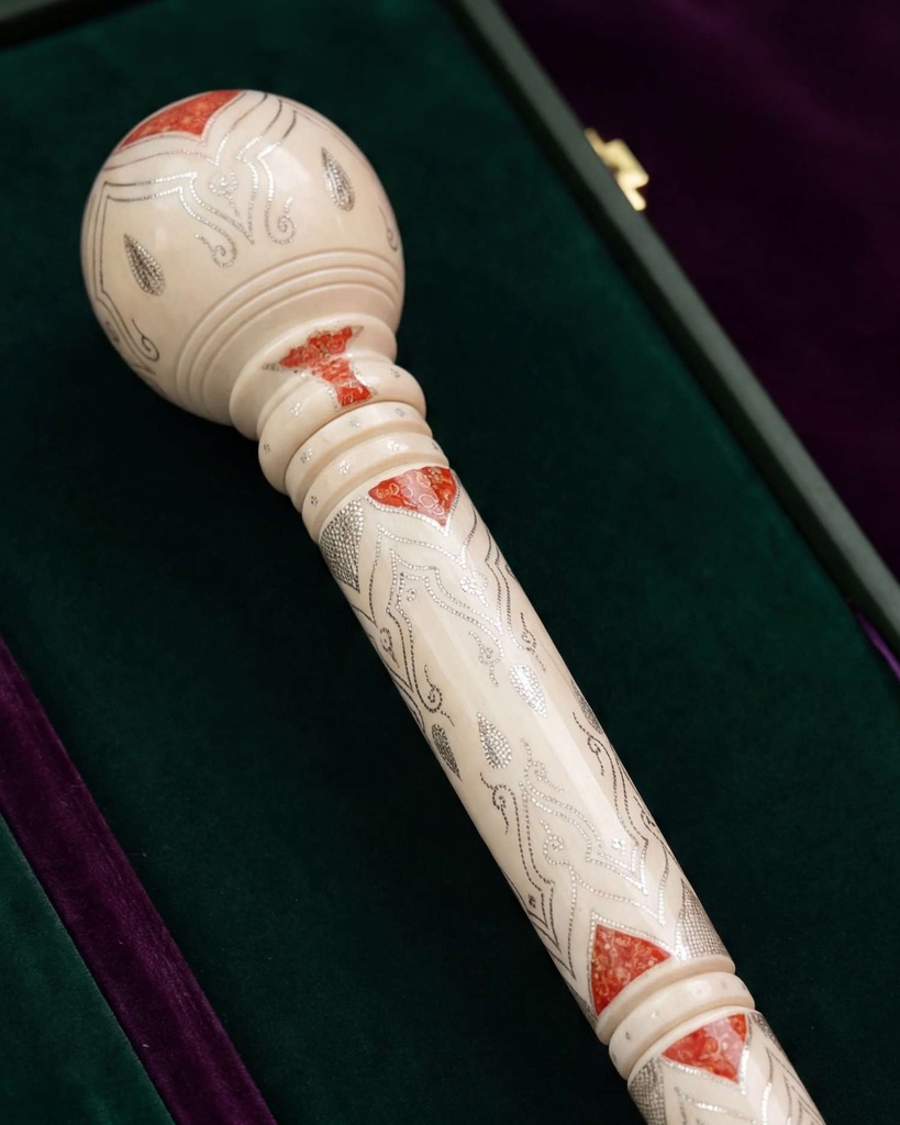 عكاز فاخر عاج طبيعي ومرجان