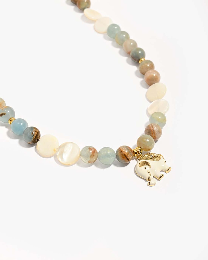 عقد التورمالين والصدف – أناقة الطبيعة بلمسة ناعمة