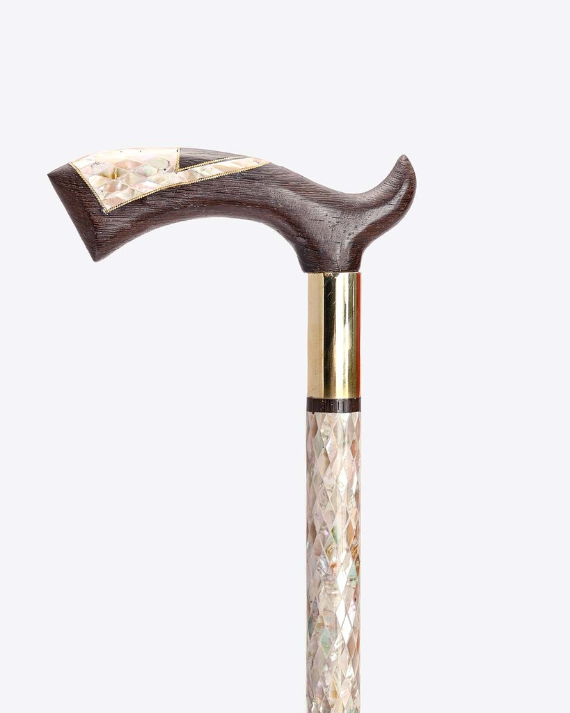 عصا فنجي مطعّمة بالصدف – حضور يلفت النظر
