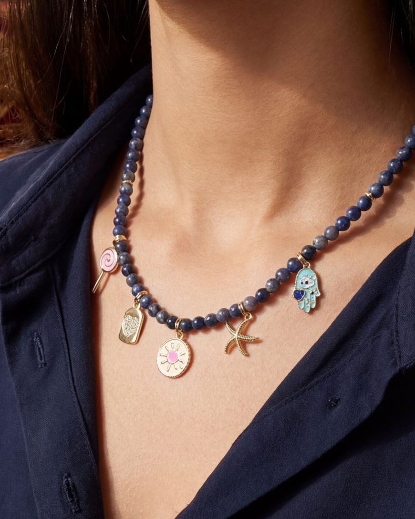 عقد نسائي أنيق بحجر السوداليت الطبيعي