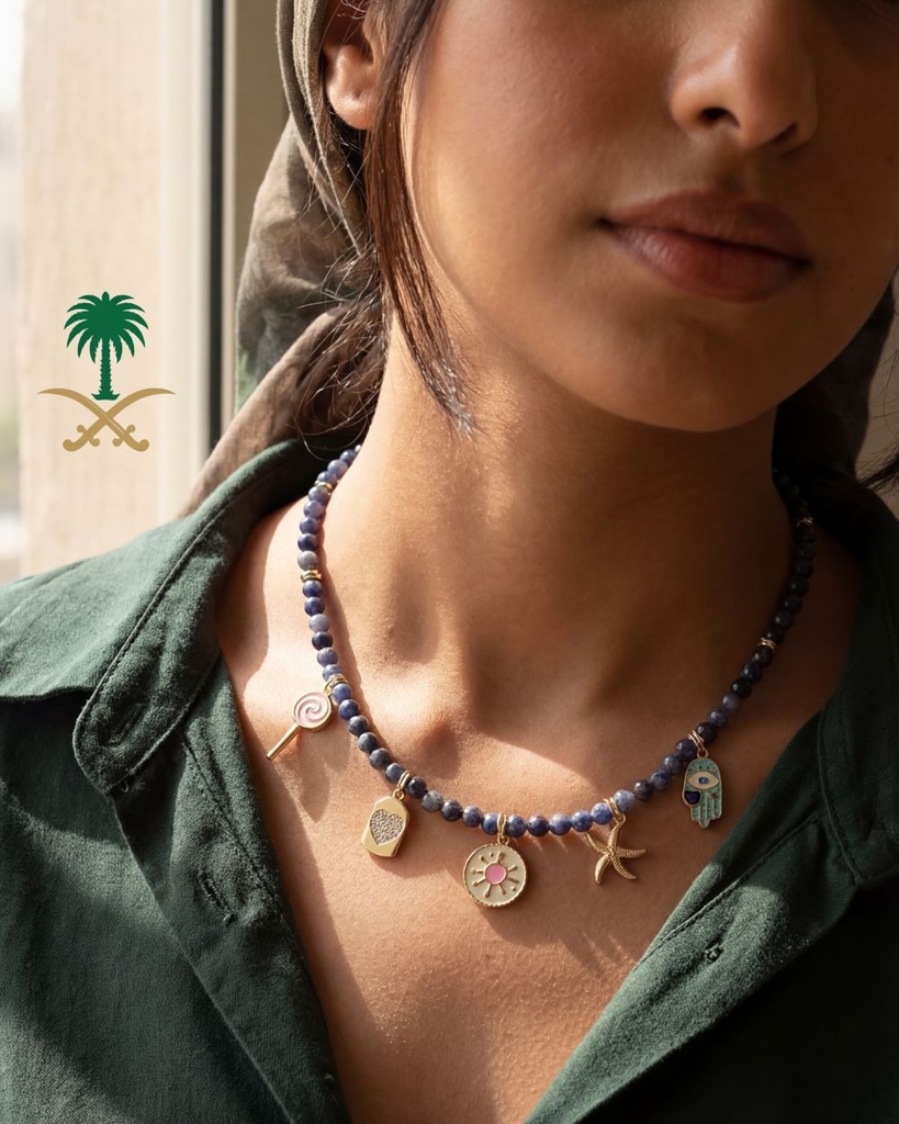 عقد نسائي أنيق بحجر السوداليت الطبيعي