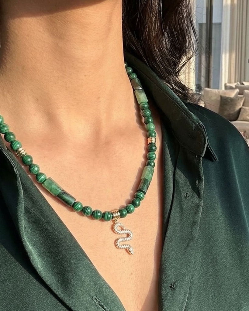 عقد نسائي ملاكيت طبيعي أخضر درجة أولى فاخر