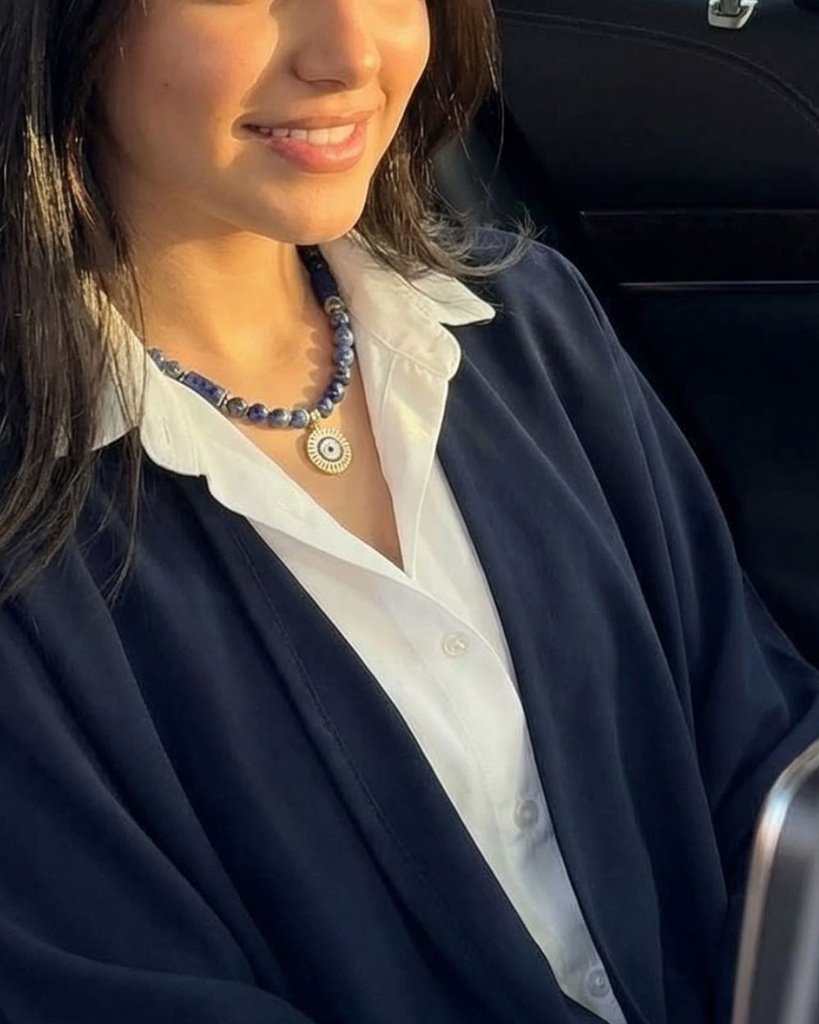 عقد نسائي بحجر اللازورد الأزرق الفاخر