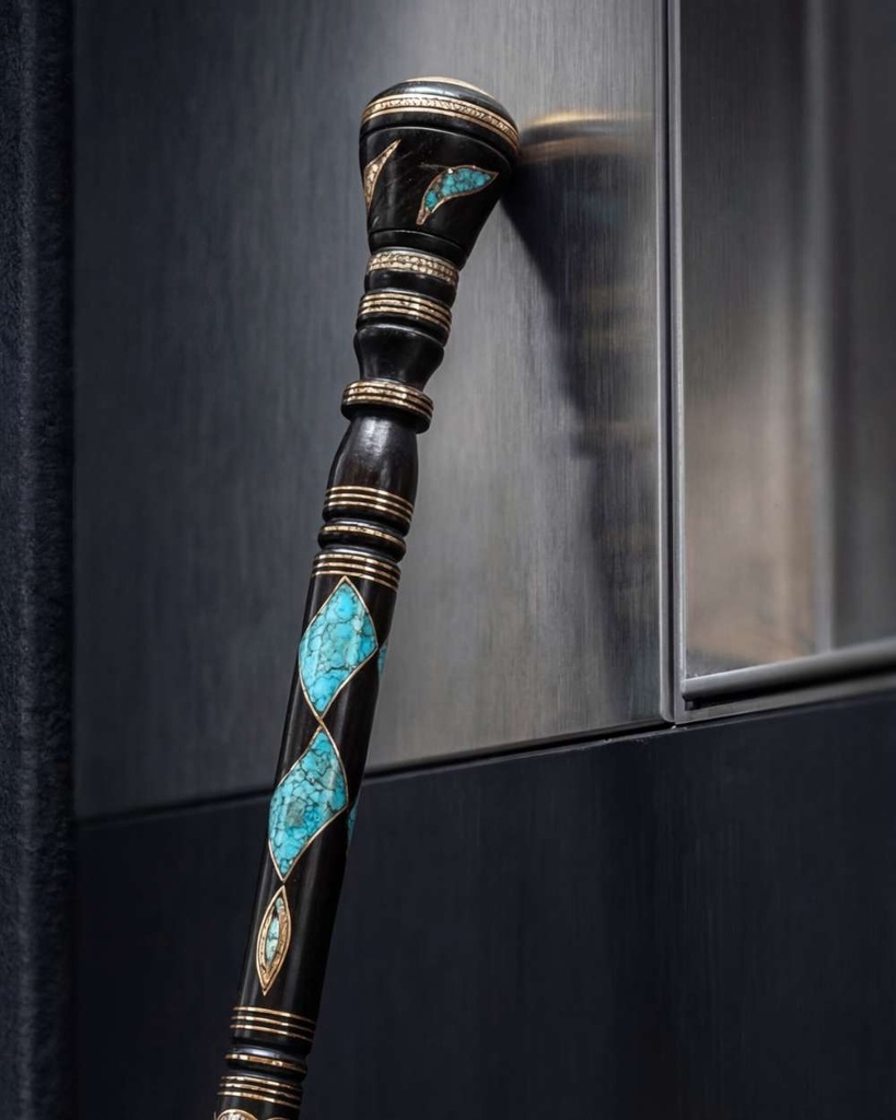 عصا عكاز ايبانوس طبيعي مطعم شبيه الفيروز وصدف