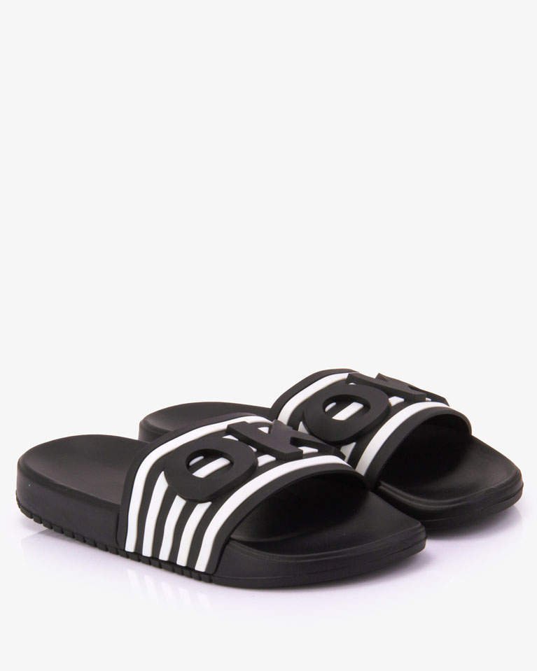 نعال شاطئ اسود وابيض